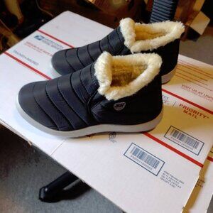 NWOT Ladies black booties, warmly lined size 39 (US 8)